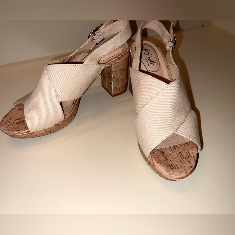 Womens tan heels, size 8